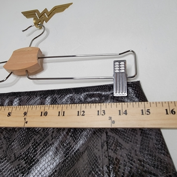 7 FOR‎ ALL MANKIND Leggings Snake Print Faux Leather Pants Grey High Rise Medium - Picture 10 of 12